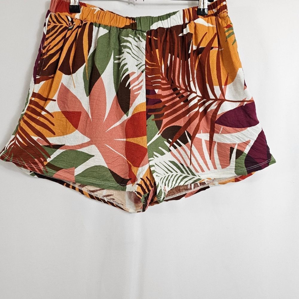 Vitamin A Tallow Linen Blend Shorts in Tropical Print - Size L